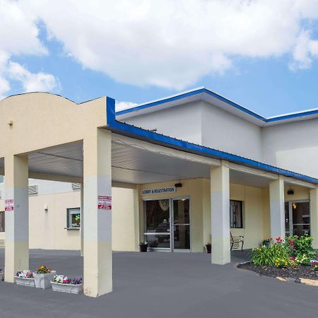 Days Inn By Wyndham Auburn/Finger Lakes Region Exterior photo
