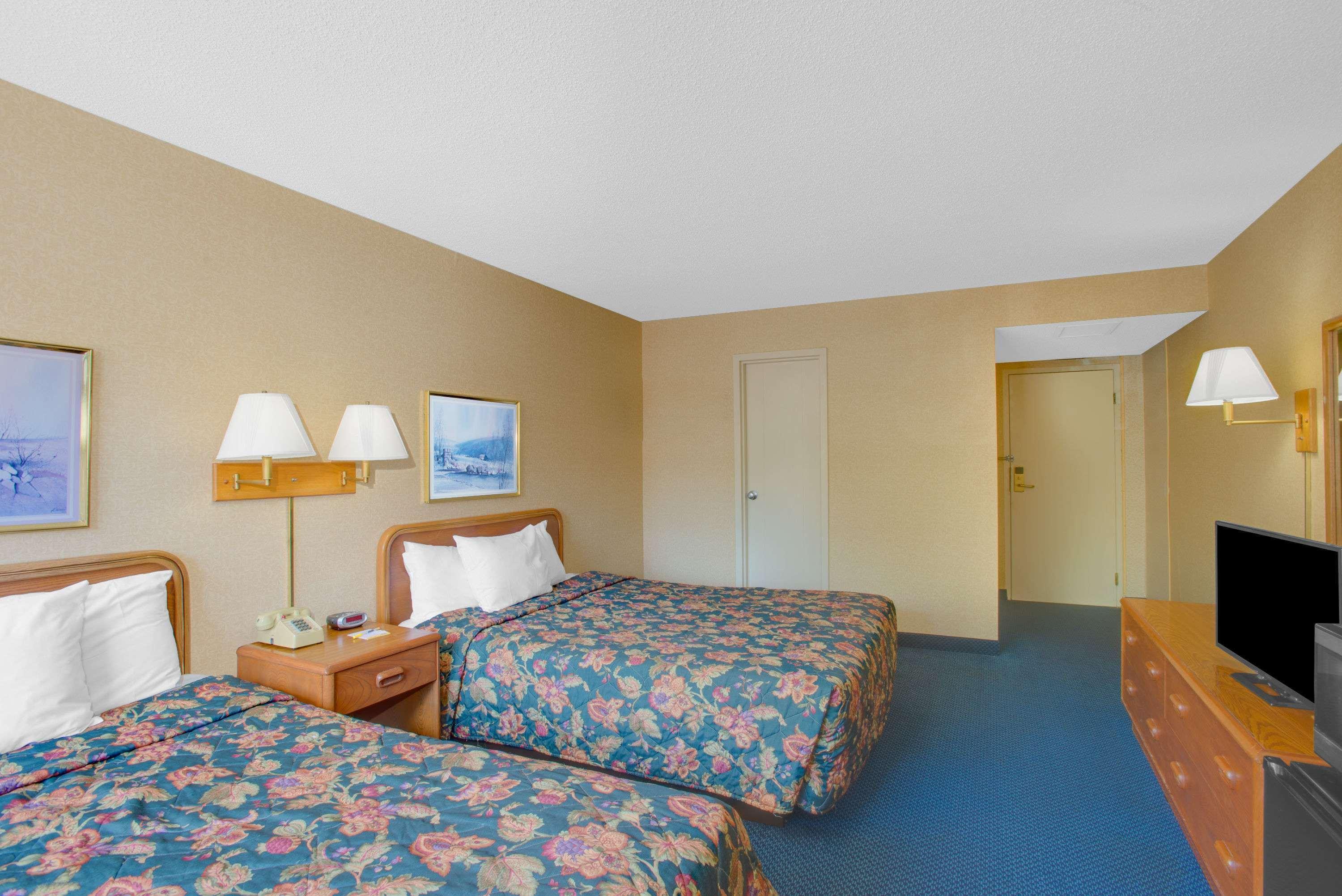 Days Inn By Wyndham Auburn/Finger Lakes Region Exterior photo