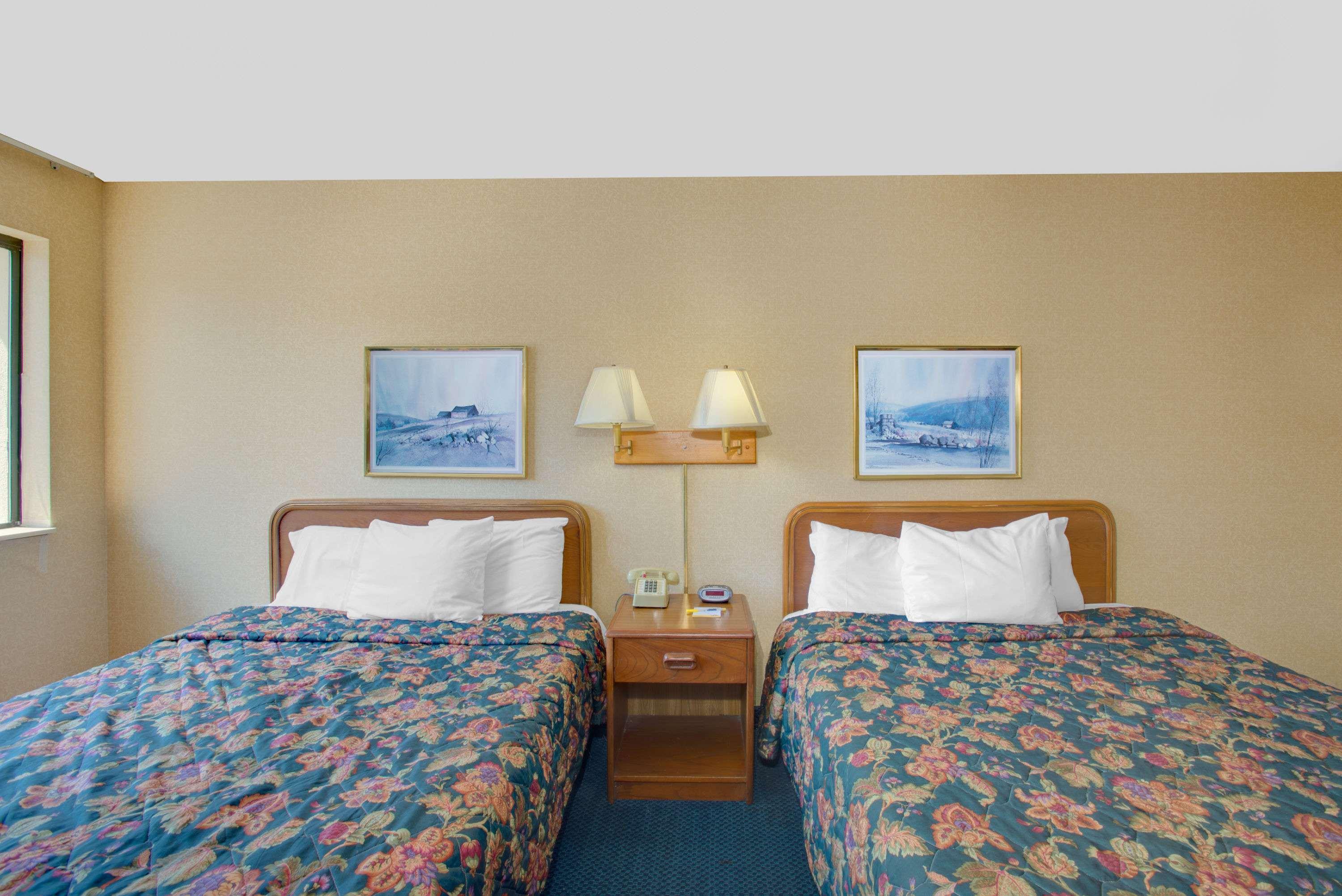 Days Inn By Wyndham Auburn/Finger Lakes Region Exterior photo