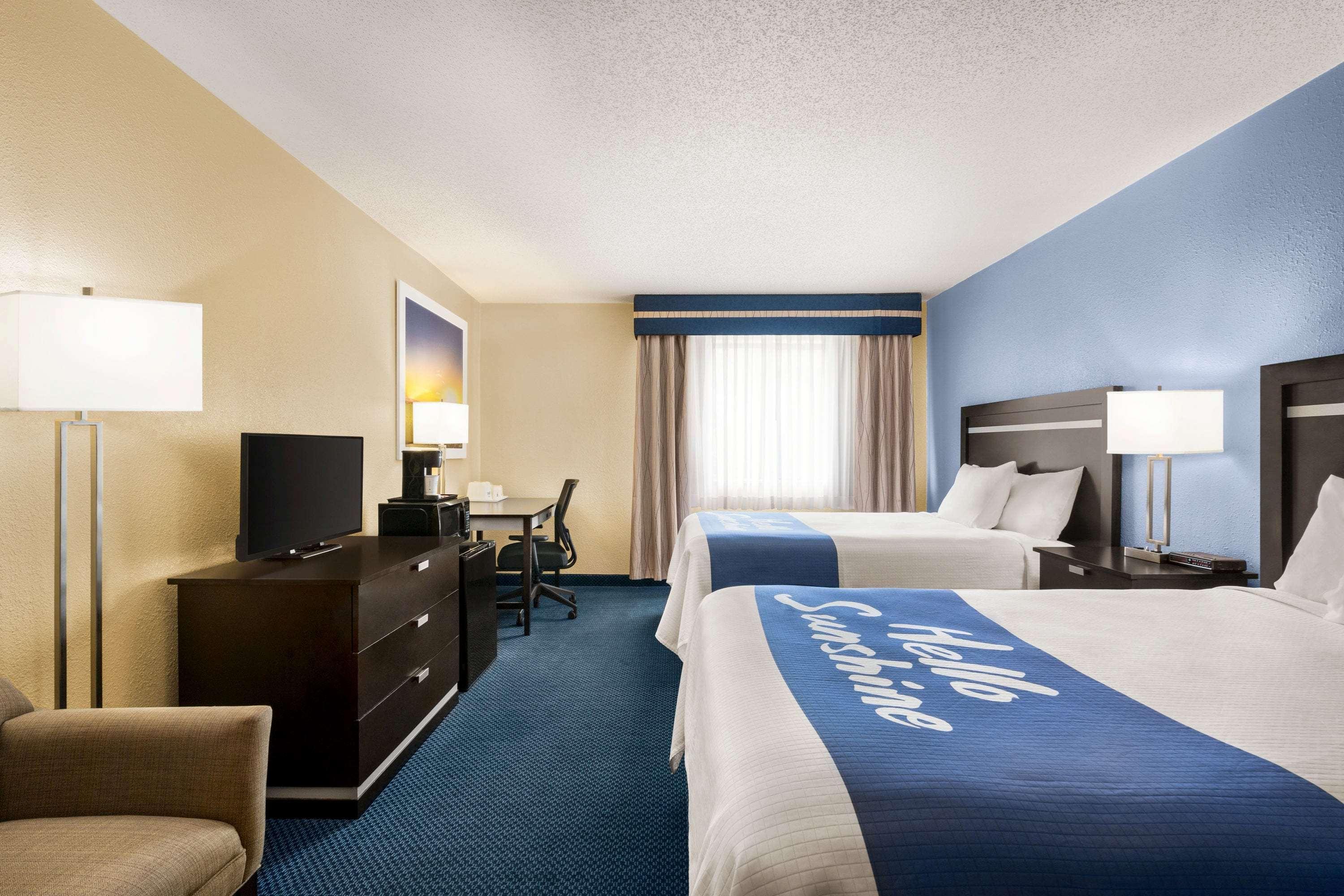 Days Inn By Wyndham Auburn/Finger Lakes Region Exterior photo