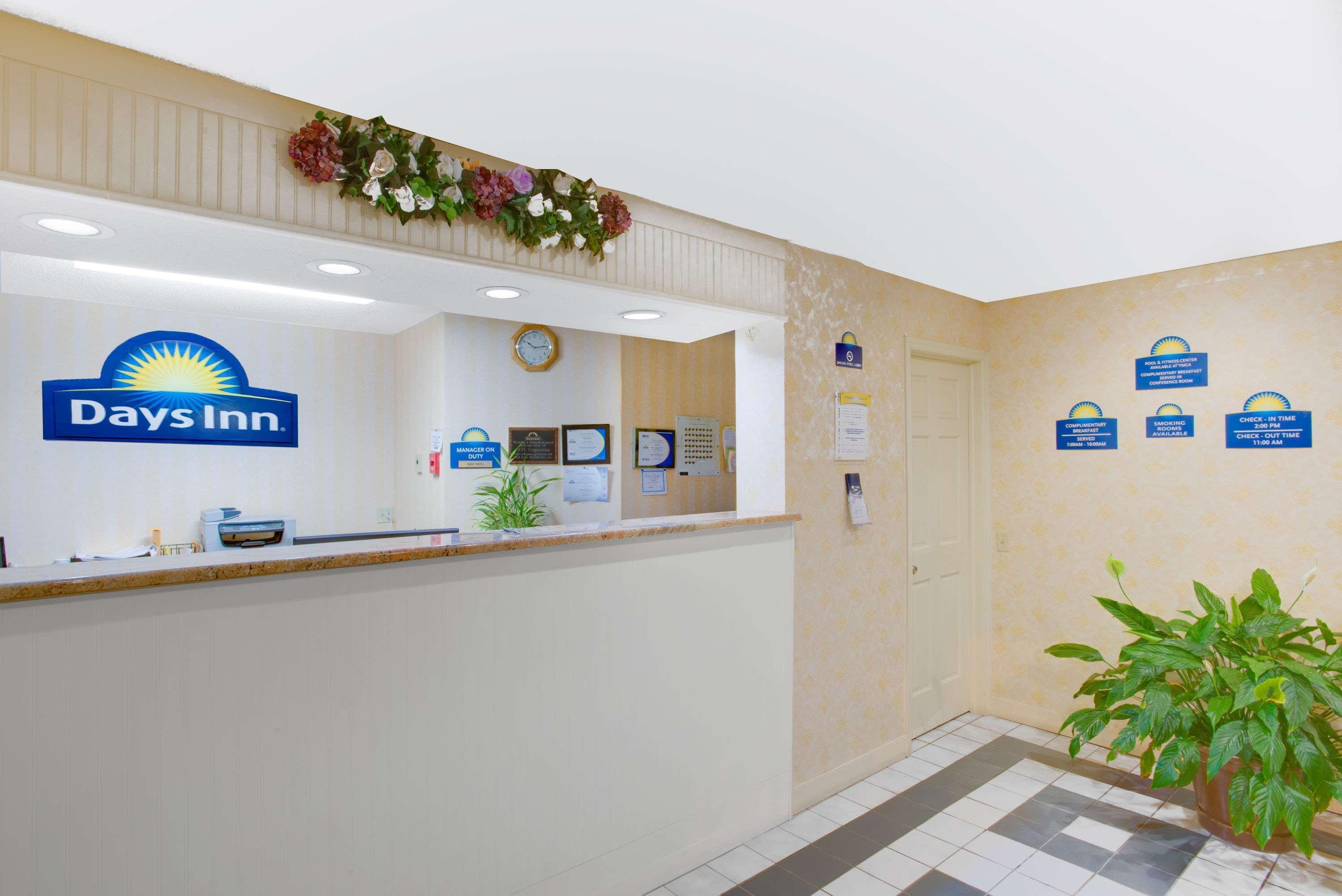 Days Inn By Wyndham Auburn/Finger Lakes Region Exterior photo