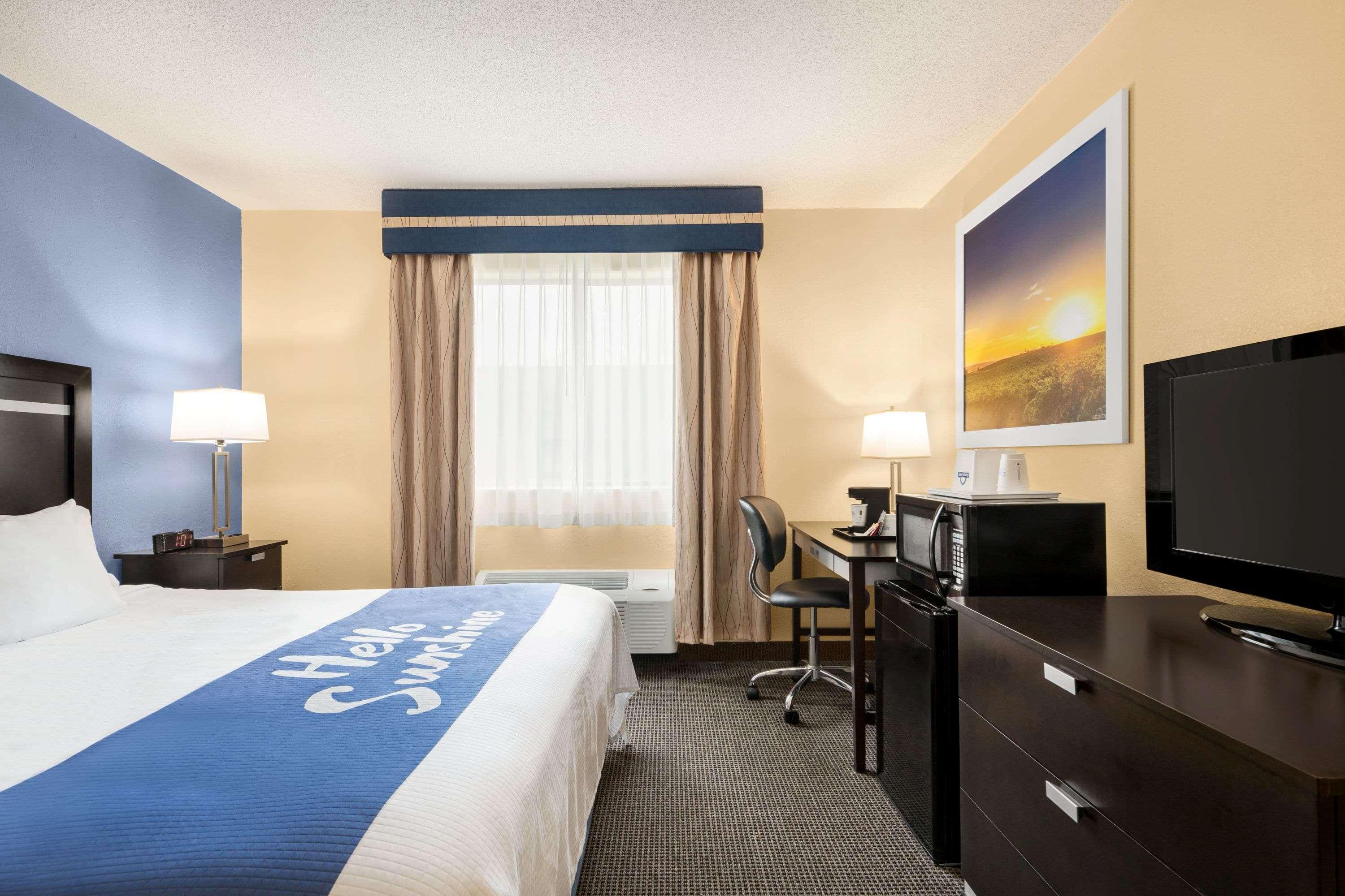 Days Inn By Wyndham Auburn/Finger Lakes Region Exterior photo