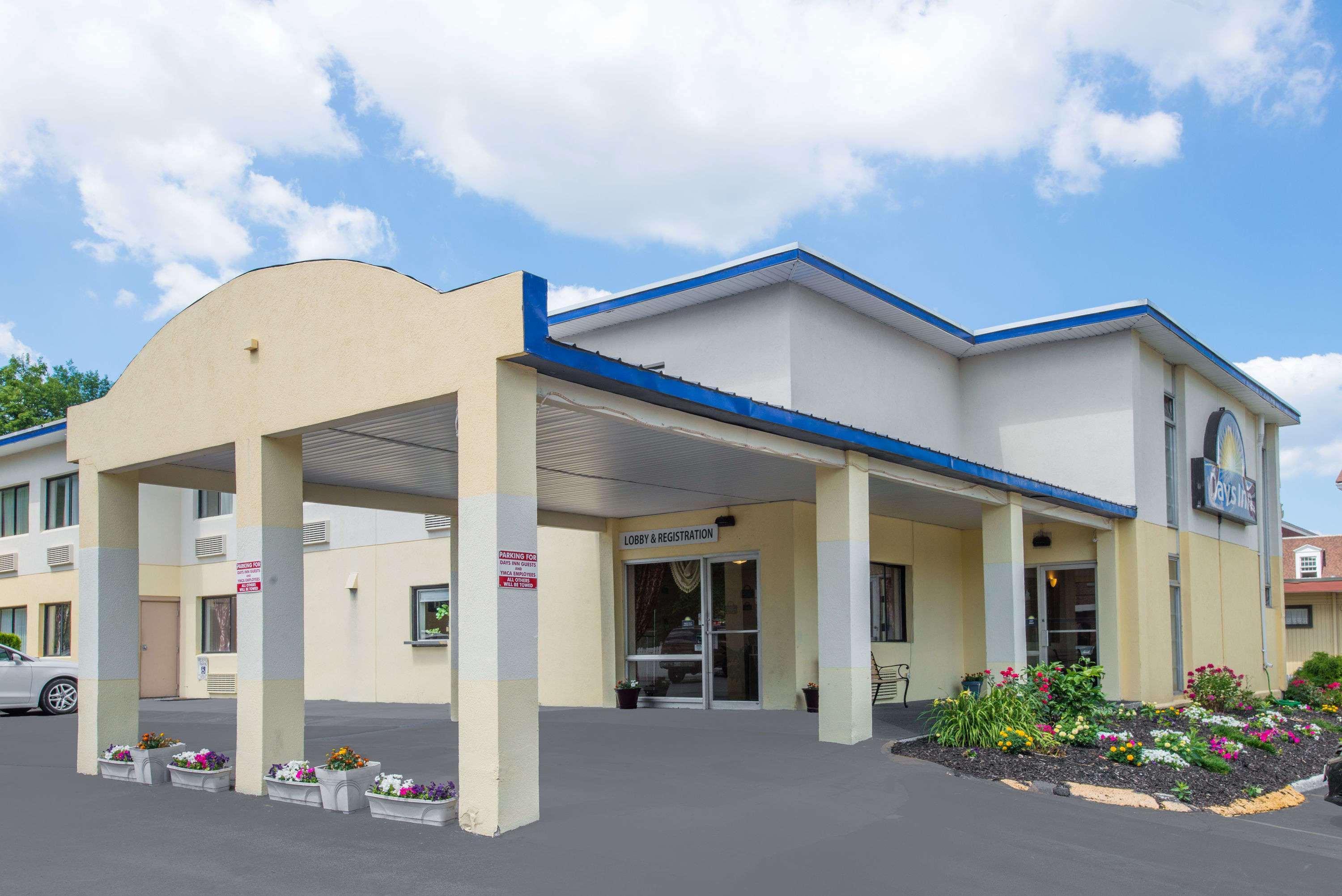Days Inn By Wyndham Auburn/Finger Lakes Region Exterior photo